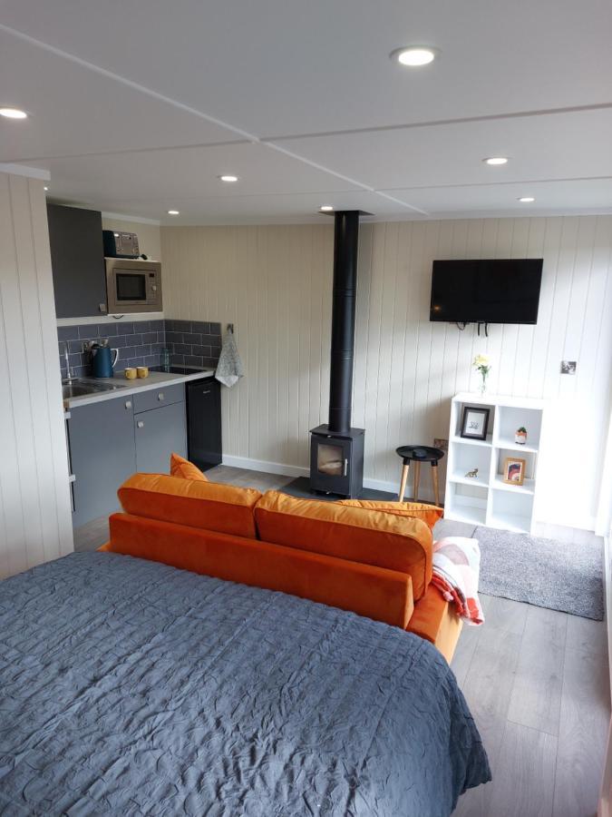 The Den - Modern Cabin With Wood Burning Stove Ludchurch Екстериор снимка